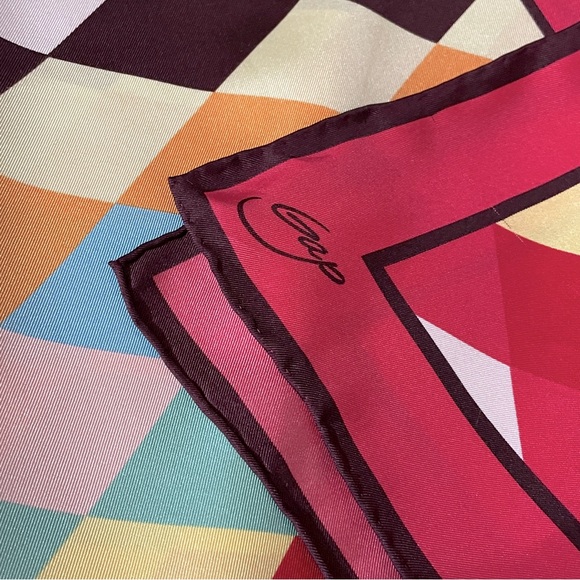 Gap Women’s Multicolored Geometric Print Shiny Satin Squared Scarf 30” - Picture 6 of 14